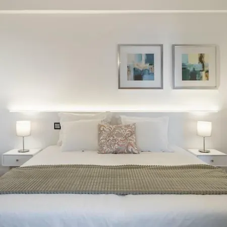 Southern Sunny House By An Island *