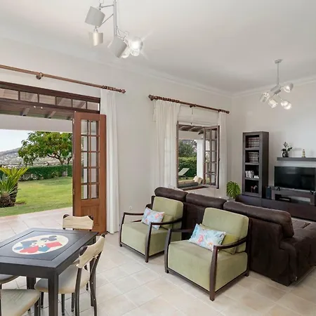 Southern Sunny House By An Island Casa vacanze Calheta (Madeira)