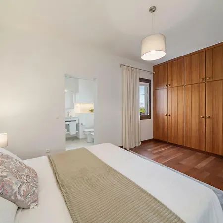 Southern Sunny House By An Island Feriehus *