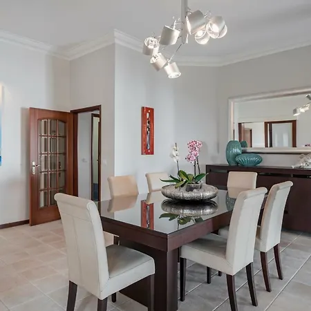 Southern Sunny House By An Island Calheta (Madeira)