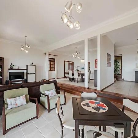 Southern Sunny House By An Island Feriehus *