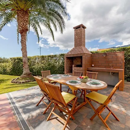 Southern Sunny House By An Island Calheta (Madeira)